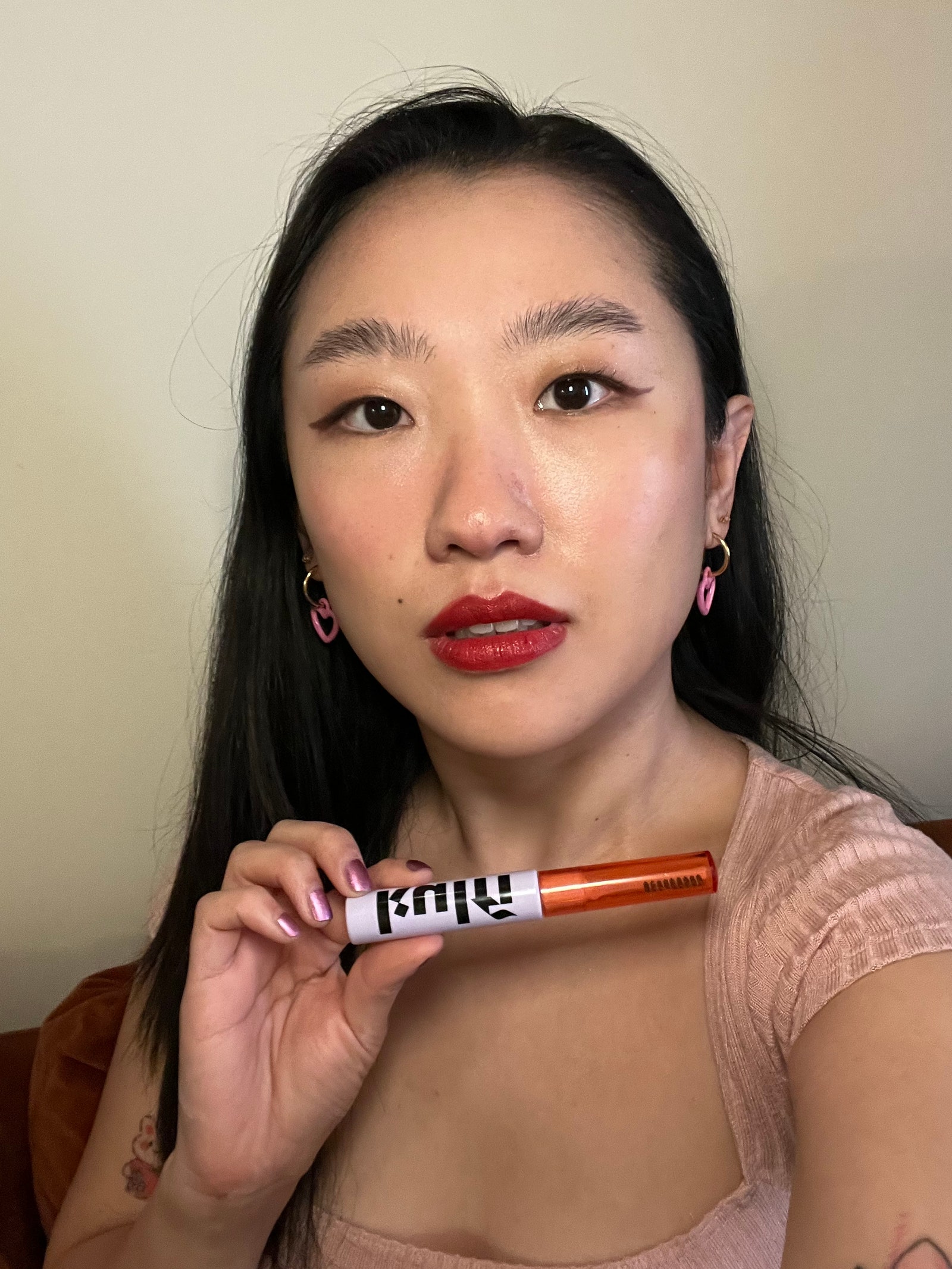 Allure commerce editor Sarah Han wearing Kulfi Free the Brow and holding the product