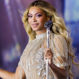 Naturally, Beyoncé Does the Headscarf Trend Better Than Everyone