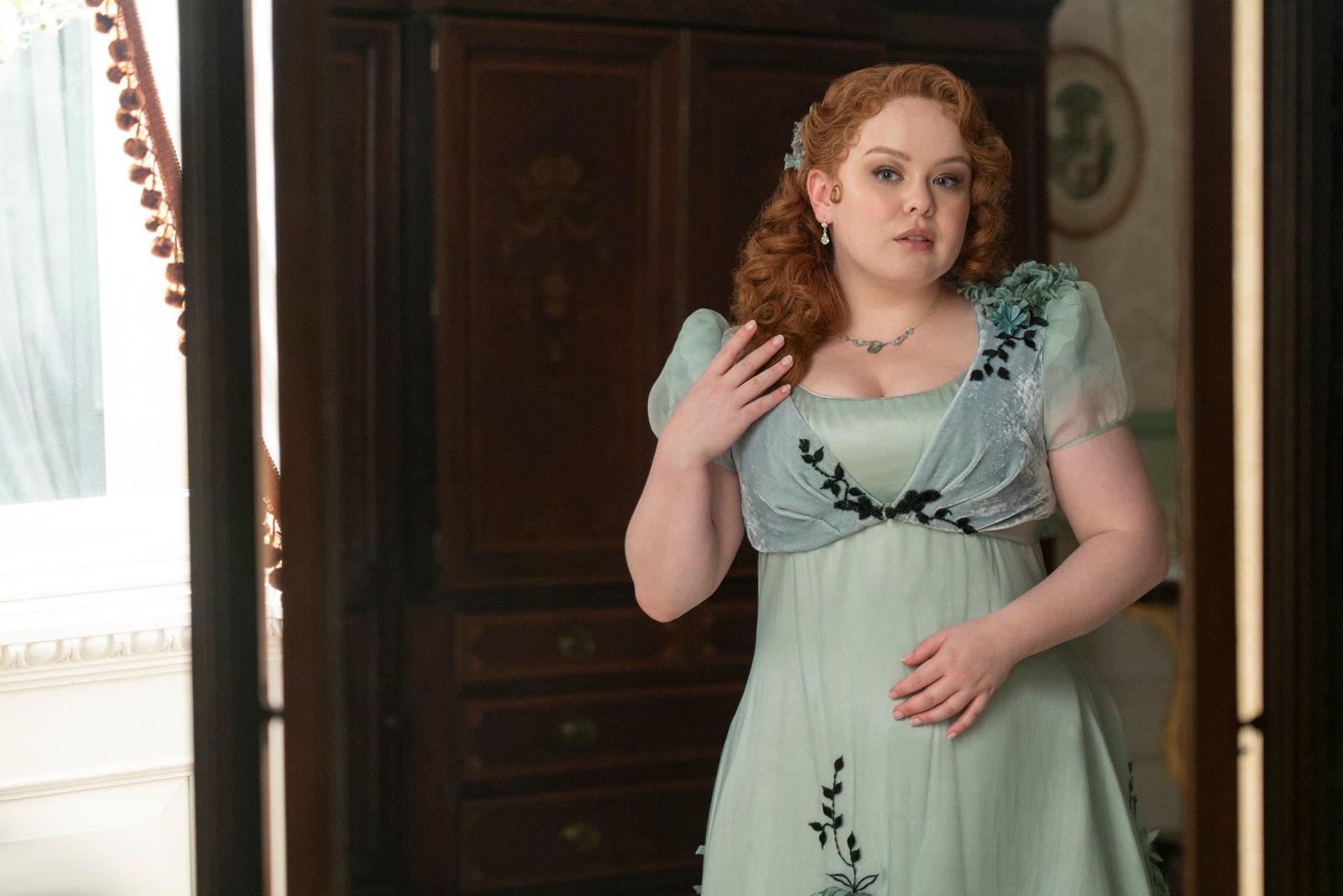 2024 Halloween Costume Ideas Penelope Featherington from Bridgerton