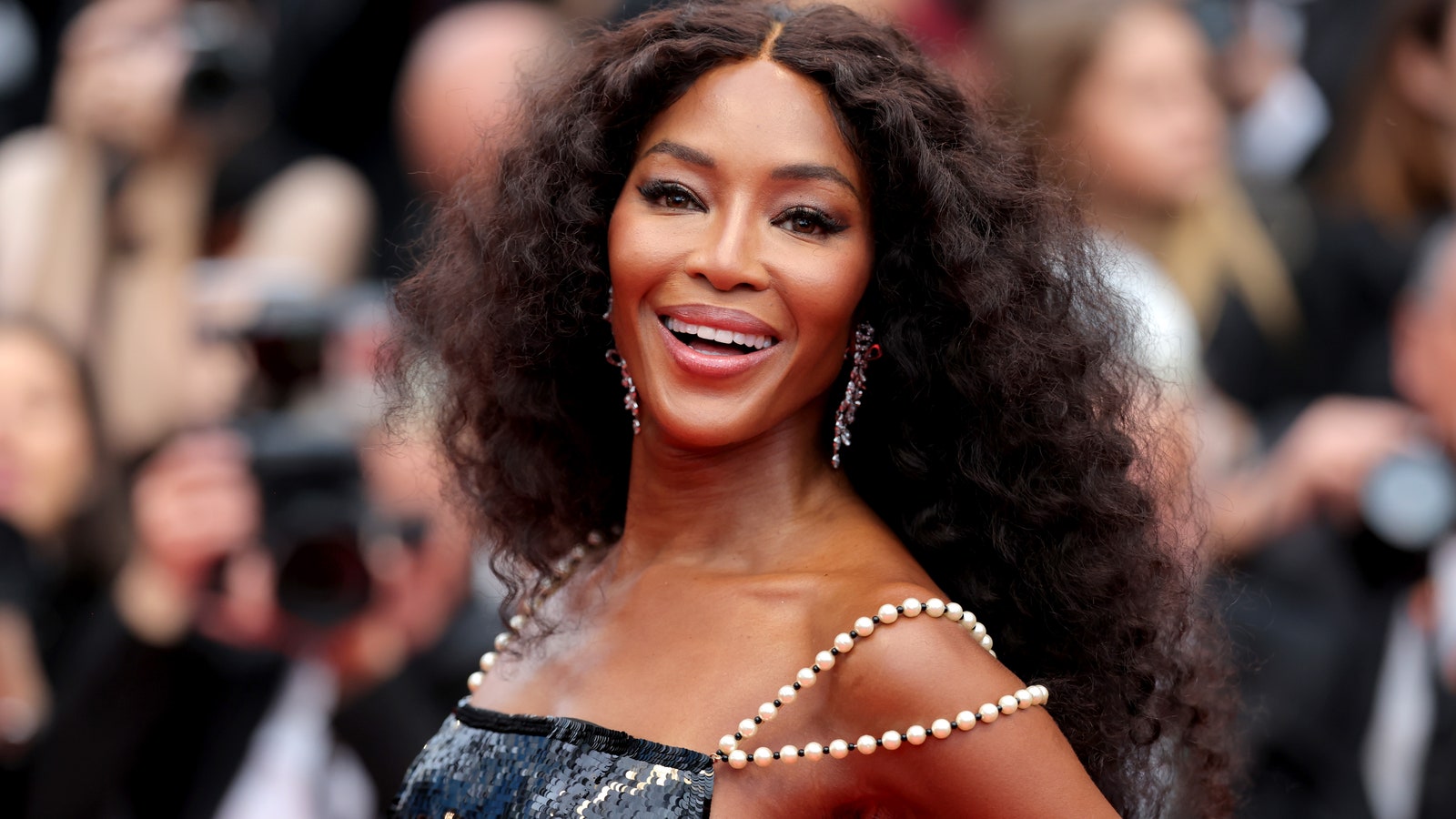 A Rare Sighting: Naomi Campbell With Short Hair