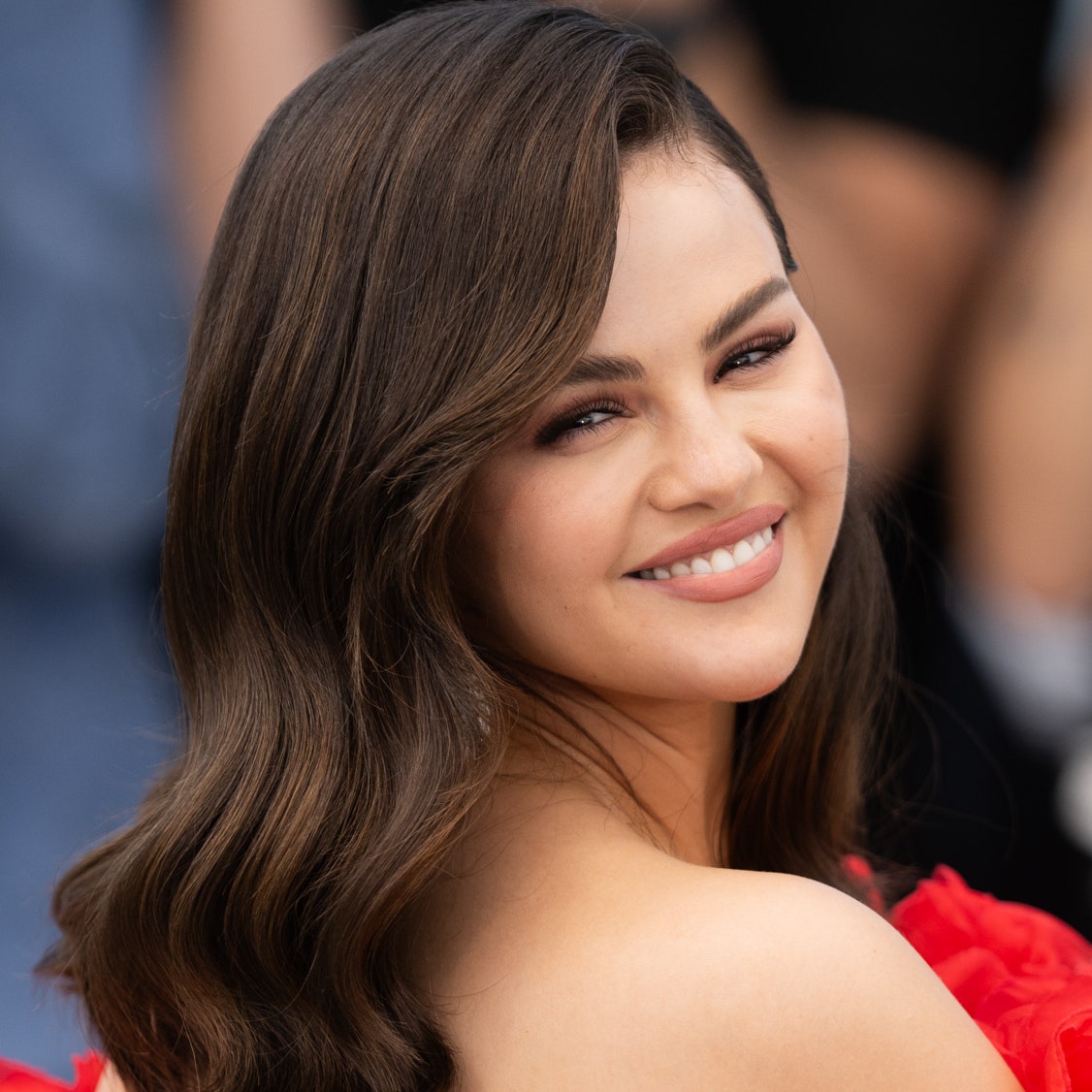 If Only the Weather Would Catch Up With Selena Gomez's Autumnal Orange Manicure